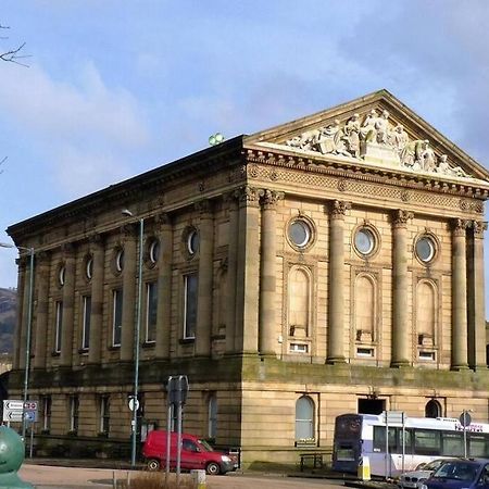 Cosy 2 Bedroom Apartment Todmorden Bagian luar foto