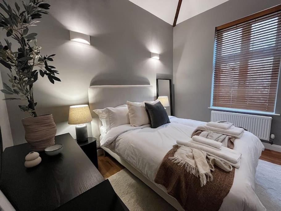 Cosy 2 Bedroom Apartment Todmorden Bagian luar foto