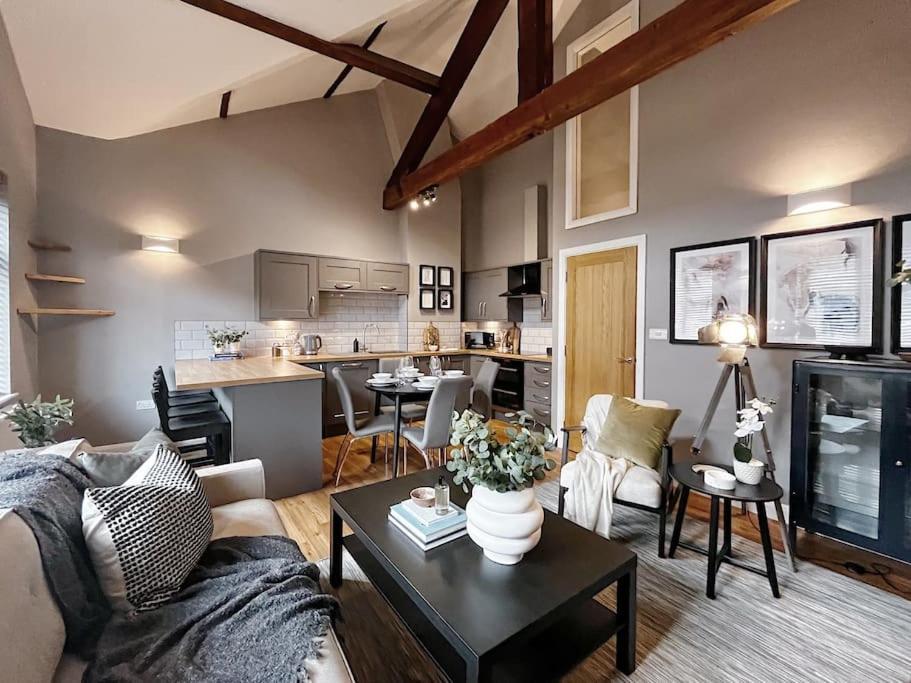 Cosy 2 Bedroom Apartment Todmorden Bagian luar foto