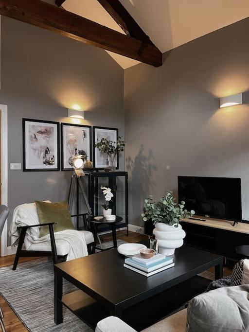 Cosy 2 Bedroom Apartment Todmorden Bagian luar foto
