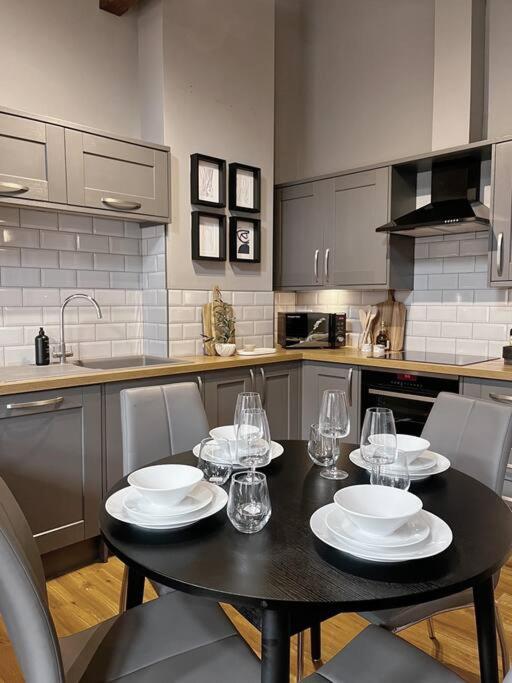 Cosy 2 Bedroom Apartment Todmorden Bagian luar foto
