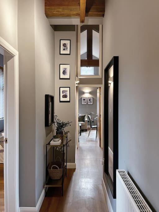Cosy 2 Bedroom Apartment Todmorden Bagian luar foto