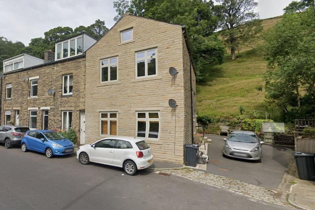 Cosy 2 Bedroom Apartment Todmorden Bagian luar foto