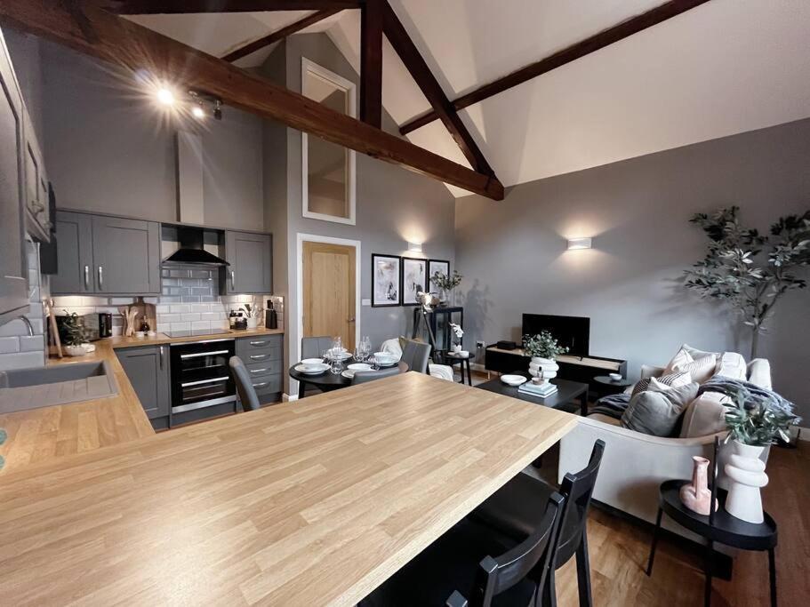 Cosy 2 Bedroom Apartment Todmorden Bagian luar foto