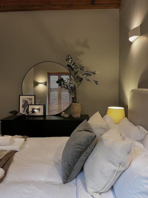 Cosy 2 Bedroom Apartment Todmorden Bagian luar foto