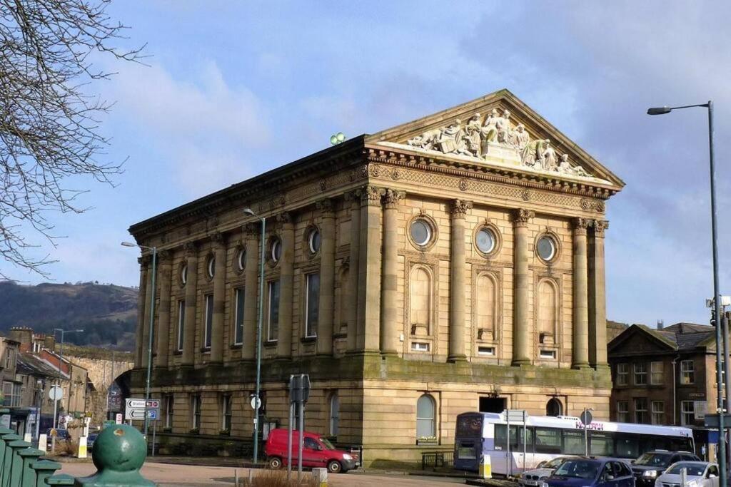 Cosy 2 Bedroom Apartment Todmorden Bagian luar foto