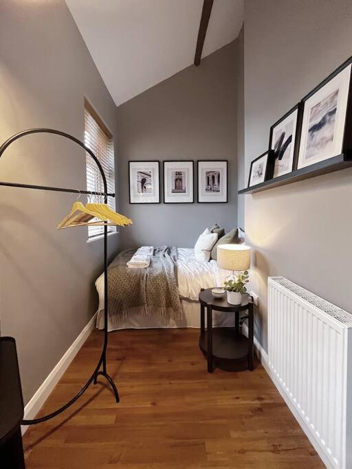 Cosy 2 Bedroom Apartment Todmorden Bagian luar foto