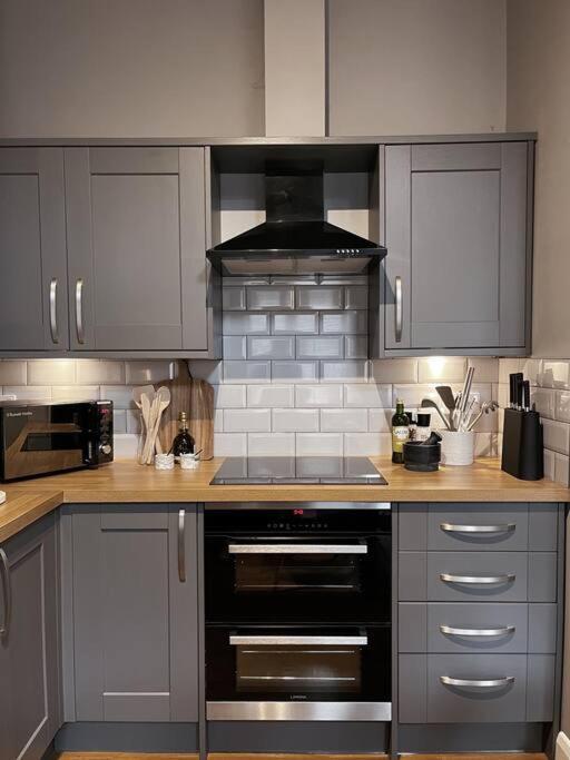 Cosy 2 Bedroom Apartment Todmorden Bagian luar foto