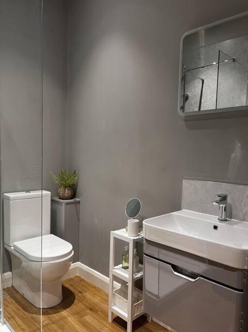 Cosy 2 Bedroom Apartment Todmorden Bagian luar foto