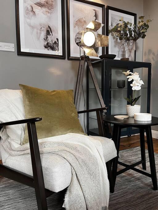 Cosy 2 Bedroom Apartment Todmorden Bagian luar foto